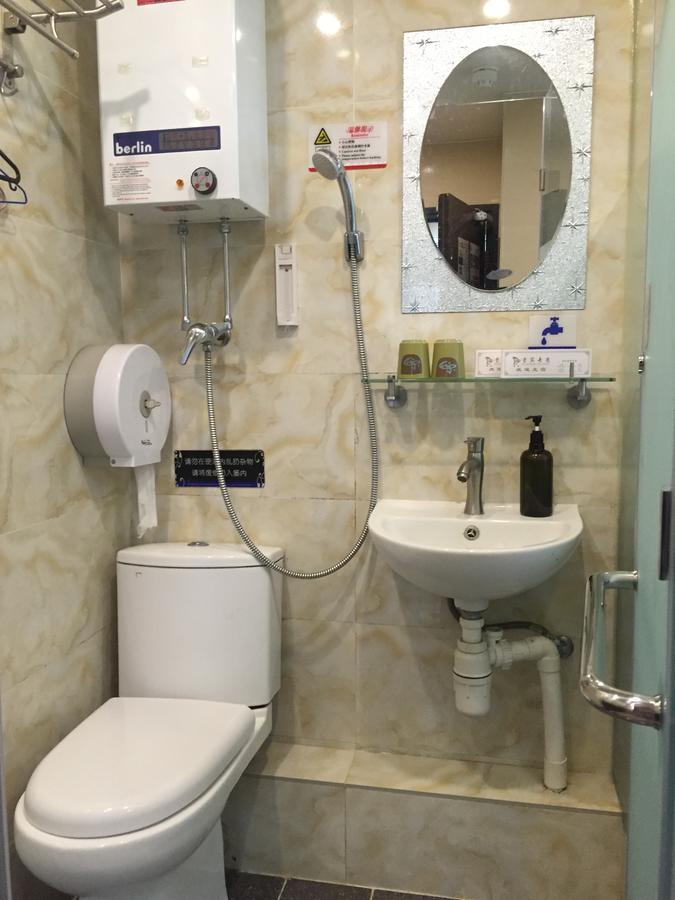 Just Inn On Nathan Road Гонконг Экстерьер фото