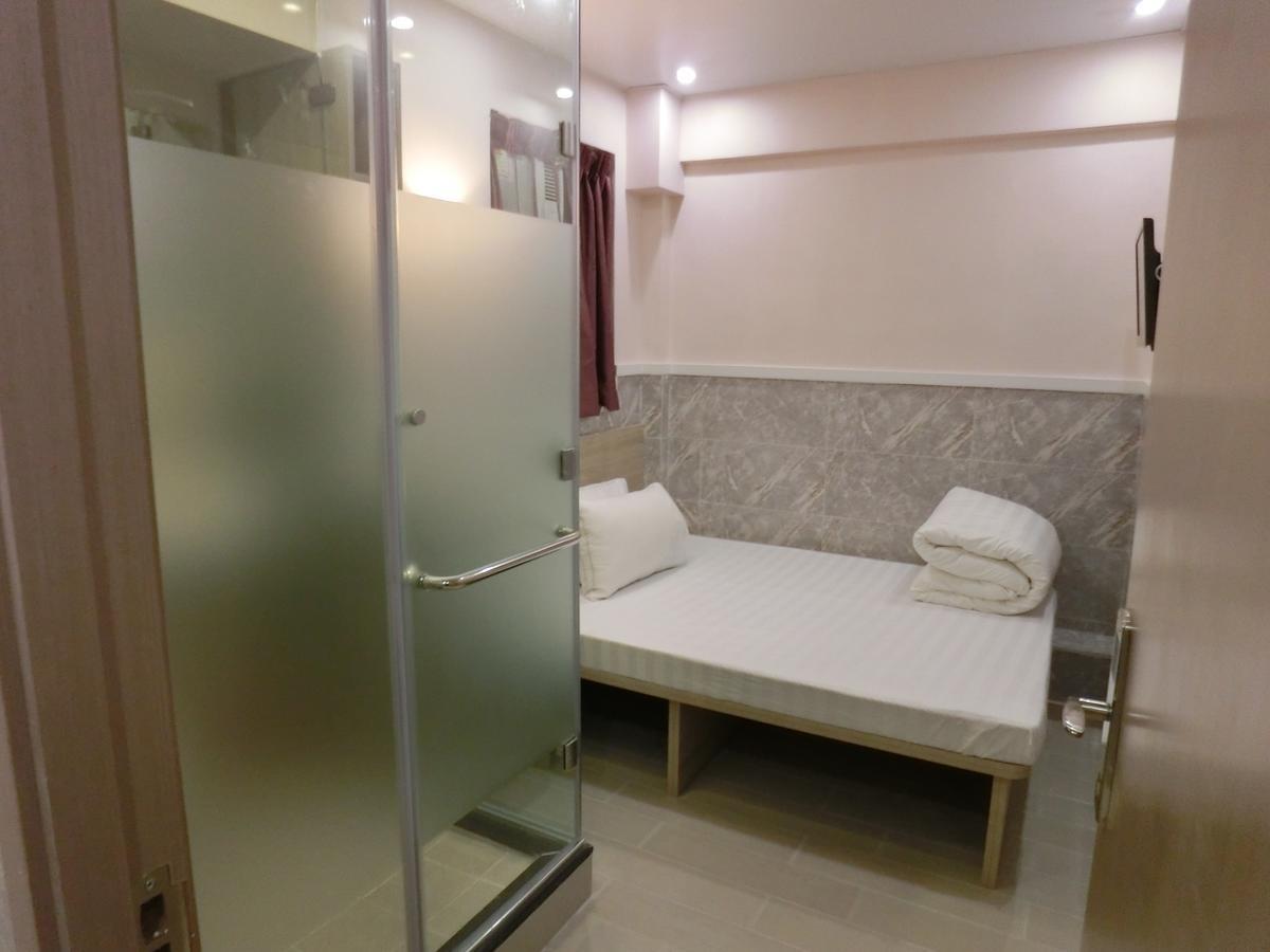 Just Inn On Nathan Road Гонконг Экстерьер фото