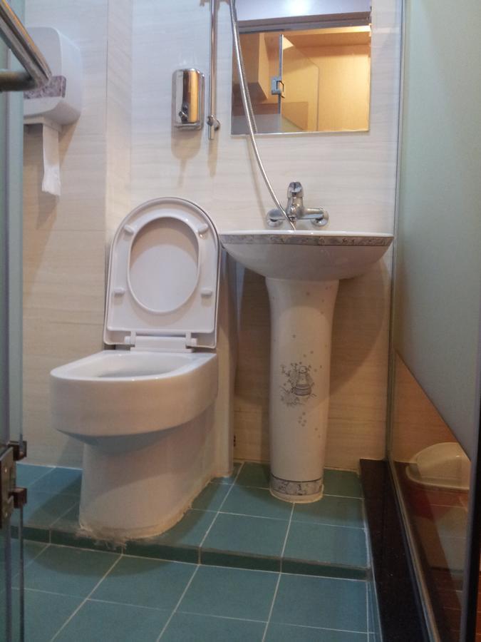 Just Inn On Nathan Road Гонконг Экстерьер фото