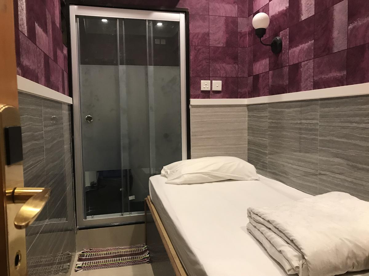 Just Inn On Nathan Road Гонконг Экстерьер фото