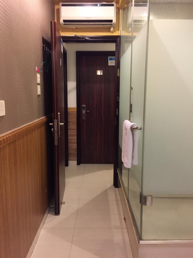 Just Inn On Nathan Road Гонконг Экстерьер фото
